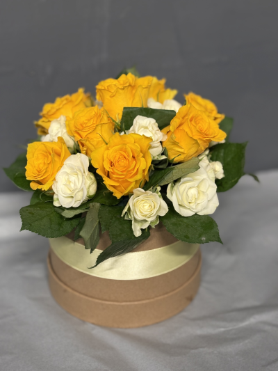 Maison Hatbox - This beautiful arrangement of yellow roses and creamy spray rose buds are elegant in their own hat box. Available in three sizes, the one shown is the Classic size.